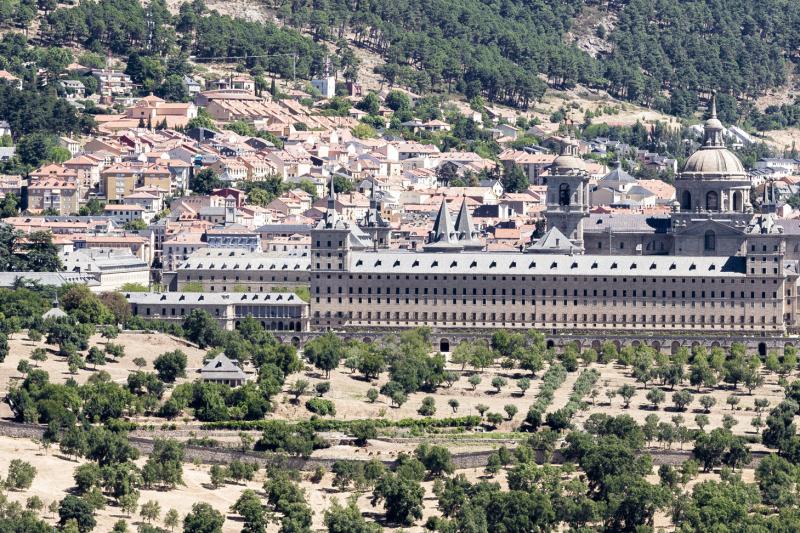 private-guided-tour-to-royal-monastery-of-el-escor-6