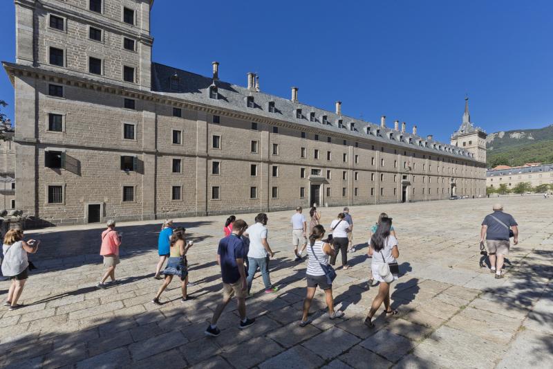 private-guided-tour-to-royal-monastery-of-el-escor-8
