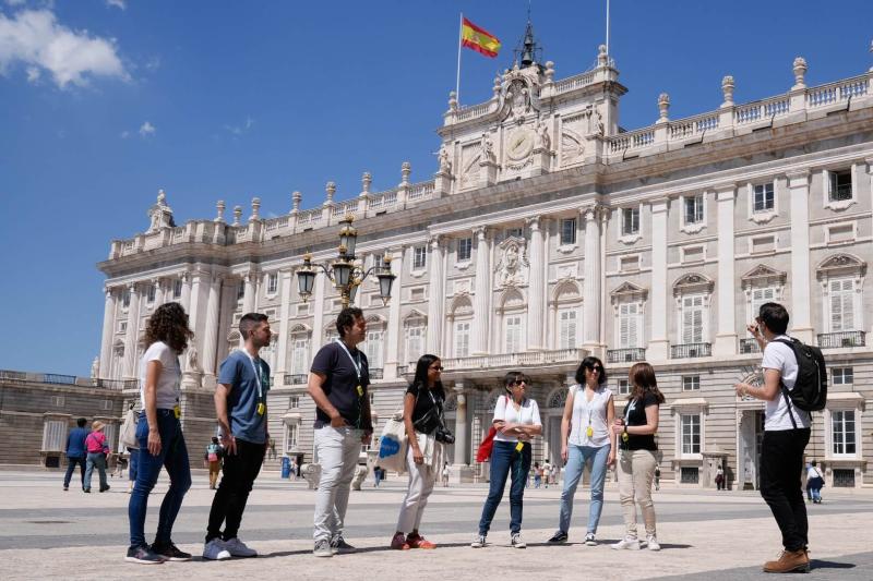 private-guided-tour-to-royal-palace-and-prado-2