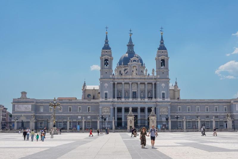 private-guided-tour-to-royal-palace-and-prado-3