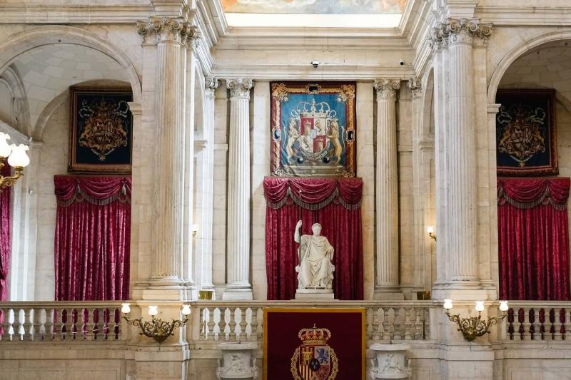 private-guided-tour-to-royal-palace-and-prado-6