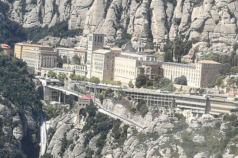 private-tour-montserrat-private-panoramic-helicop-10