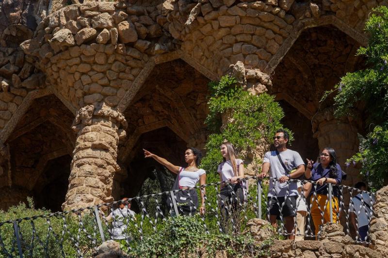 park-guell-guided-tour-with-entrance-to-gaudi-expe-7