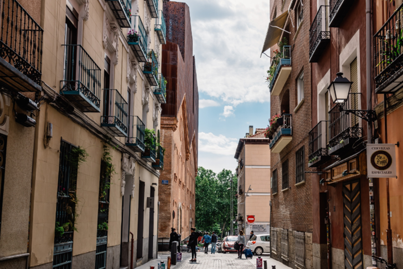 walking-tour-of-the-literary-quarter-with-paella-9