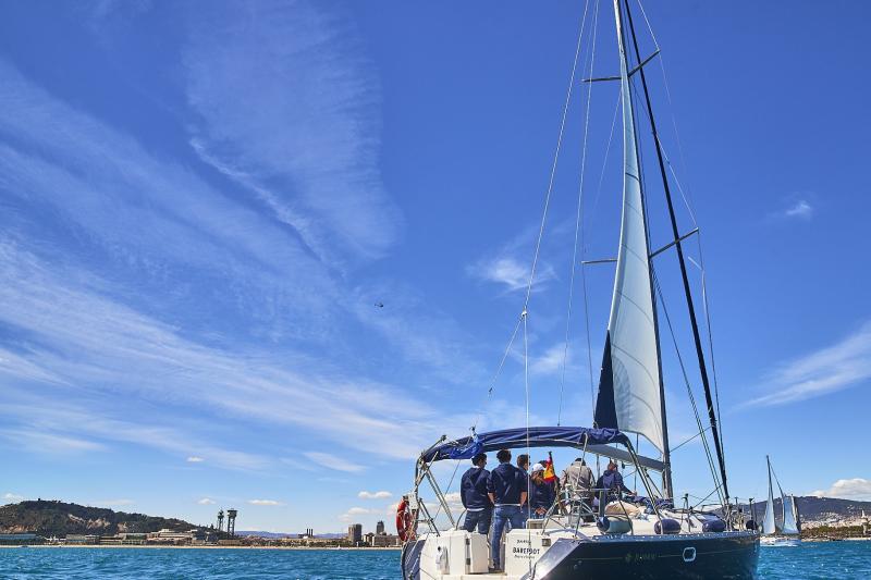 barefoot-private-sailing-cruise-in-barcelona-6