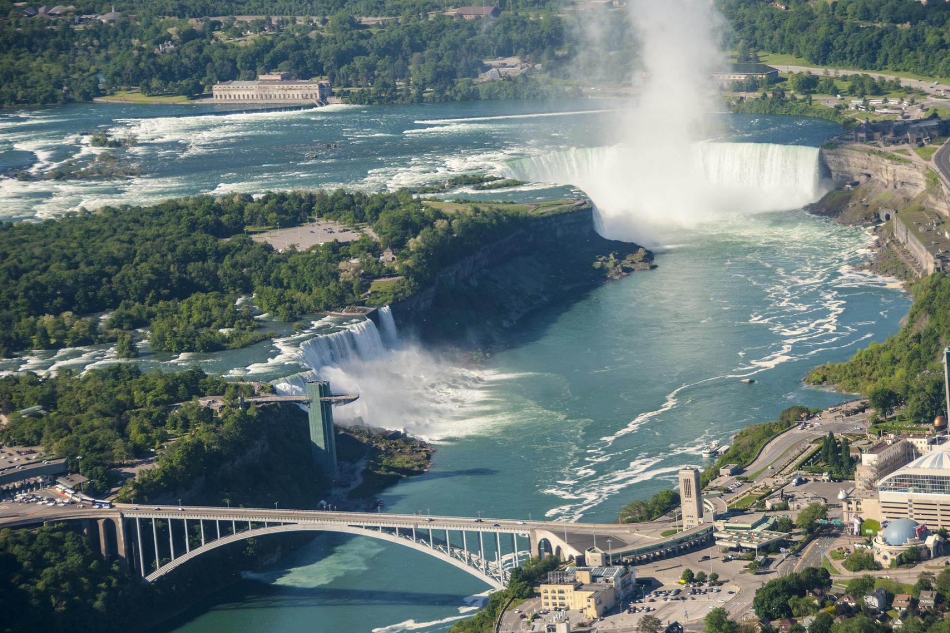 2-Day Niagara Falls, Washington DC and Philadelphia Tour from New York: Maid of the Mist, Cave of the Winds walk, Independence National Historic Park