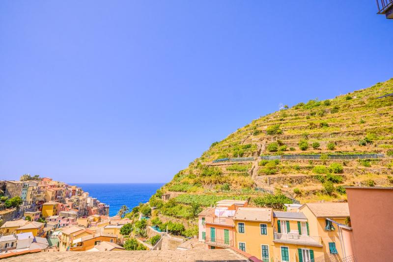 cinque-terre-small-group-tour-with-limoncino-from-2