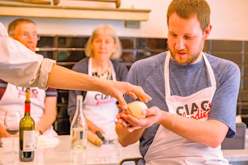 small-group-tour-pizza-gelato-making-class-with-3