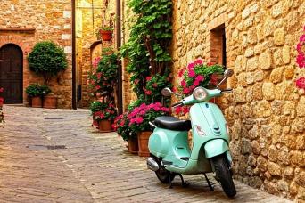 Discover The Chianti Hills On A Vespa With Wine & Tuscan Lunch From Florence - Small Group Tour