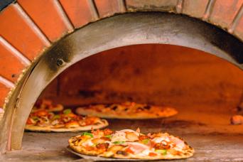Small Group Pizza & Cannolo Making Class With Wine