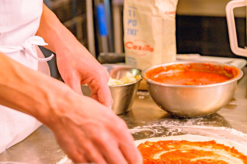 small-group-pizza-cannolo-making-class-with-wine-2