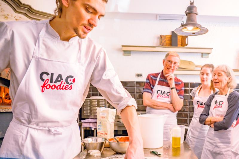 small-group-pizza-cannolo-making-class-with-wine-5