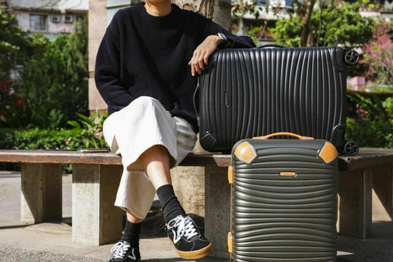 2-bag-storage-hoho-day-pass-2