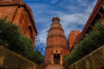 Indus Domes, Deserts & Islamabad