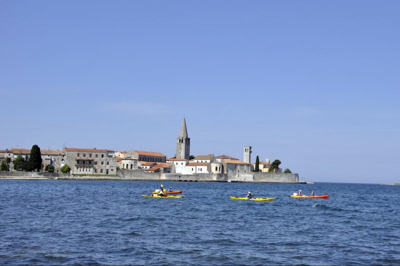 posjet špilji, kajakarenje, ronjenje i plivanje/kupanje u Limskom kanalu