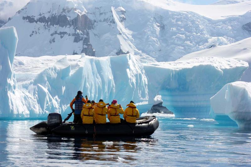 Antarctic Express: Fly the Drake :: Expeditions Online