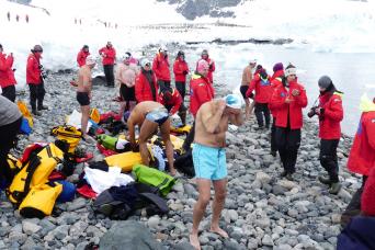 Test swim from the shore and a spectacle for the non-swimmers