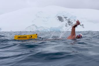 Watch on to see the brave Ice swimmers