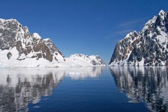 Cruise the spectacular Lemaire Channel