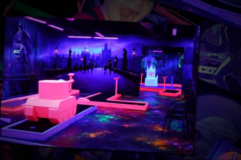 Black light mini golf Praag