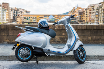 Autour des collines de Florence : visite guidée en Vespa électrique avec application + dégustation de vins et de mets