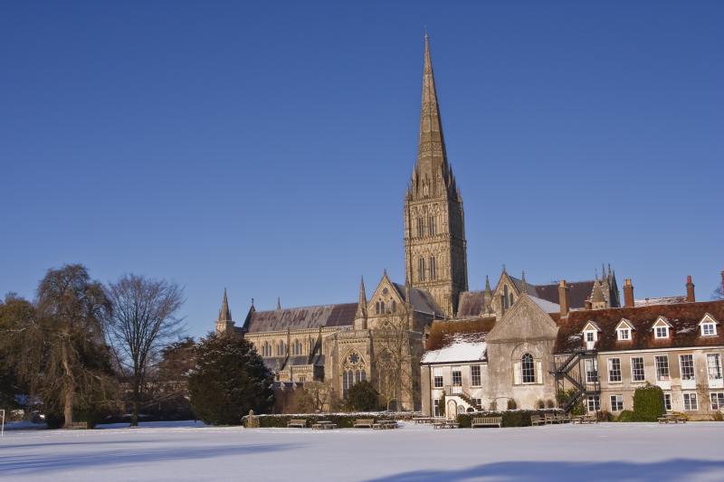 Salisbury, Stonehenge and Bath with Elf Guide & Traditional Christmas Day Lunch