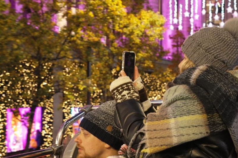 London Christmas Lights Bus Tour With Live Guide