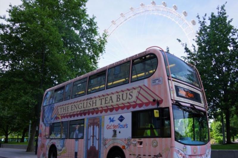 Singalong Christmas Lights Tour with Festive Food & Drinks