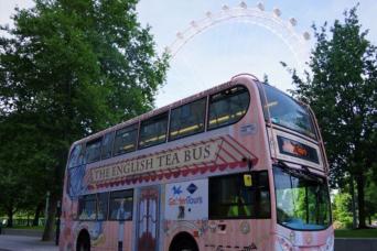 Singalong Christmas Lights Tour with Festive Food & Drinks