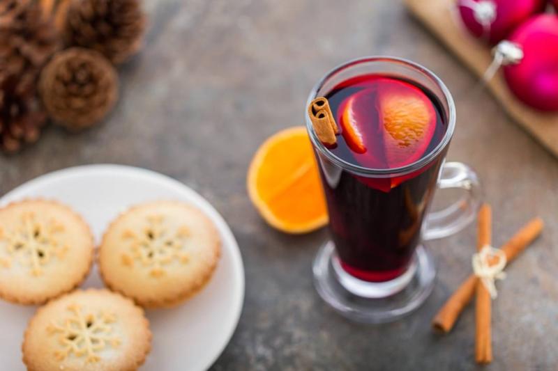 Singalong Christmas Lights Tour with Festive Food & Drinks