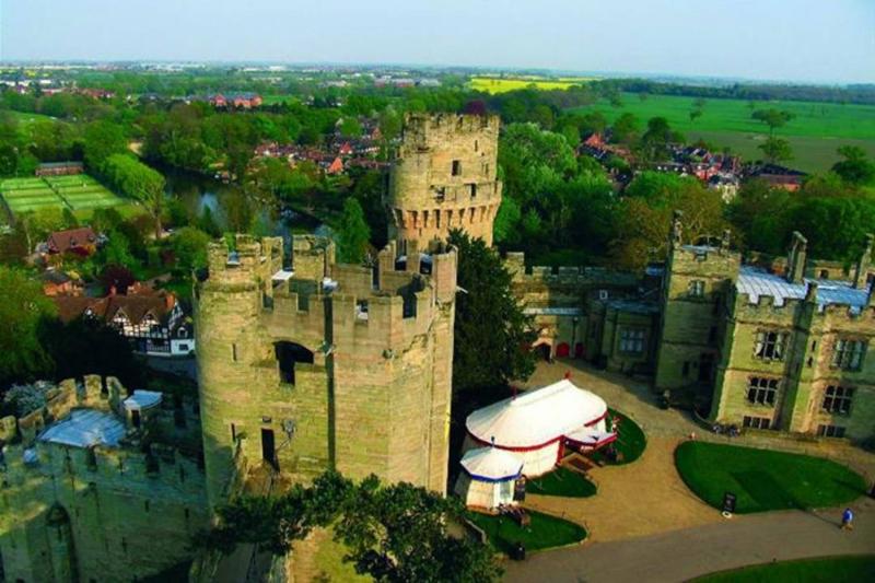 Oxford, Stratford-upon-Avon and Warwick Castle on Boxing Day