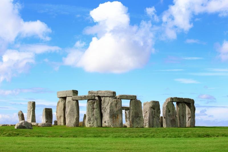 Stonehenge and Cotswolds Tour from London