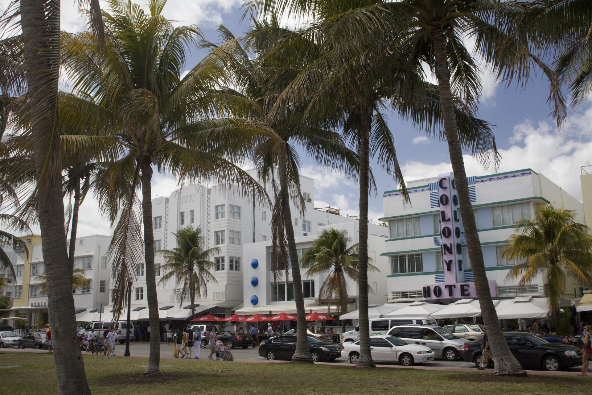 2 Hours Miami South Beach Art Deco District Walking Tour