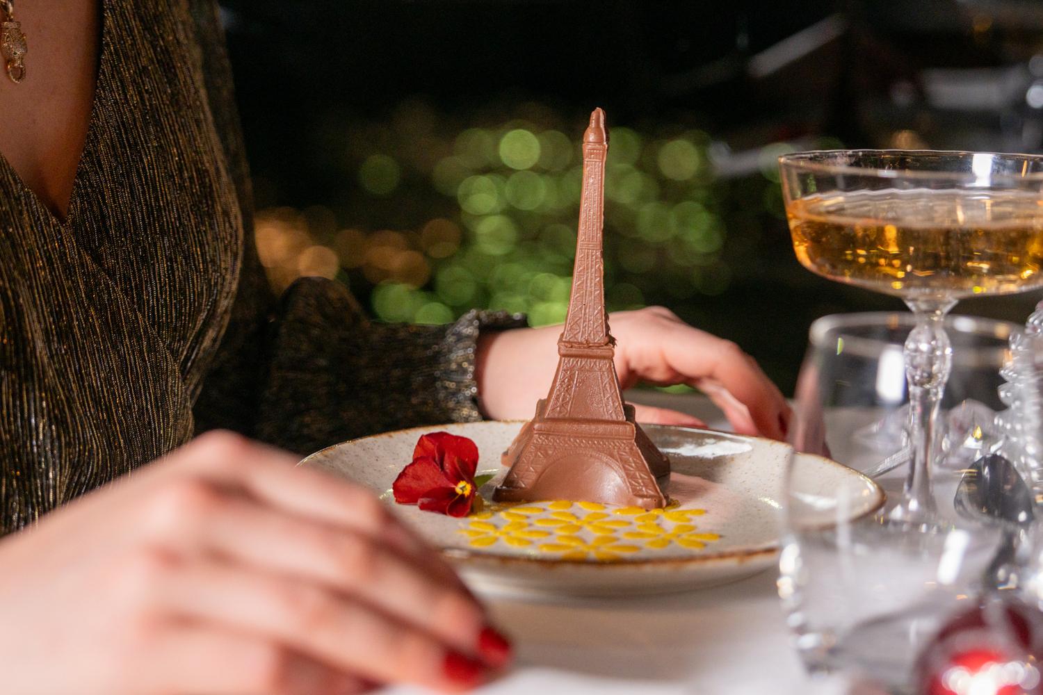 Croisière dînatoire de luxe sur la Seine avec champagne