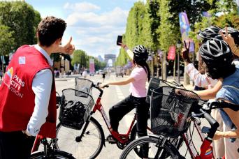 Paris : visite guidée privée à vélo de la ville