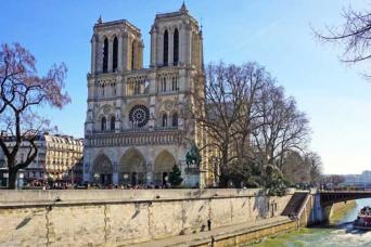 Notre-Dame : Audioguide dans la cathédrale avec visite guidée du quartier