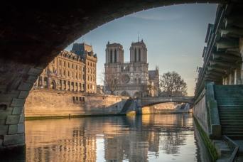 Notre-Dame : Audioguide dans la cathédrale avec visite guidée du quartier