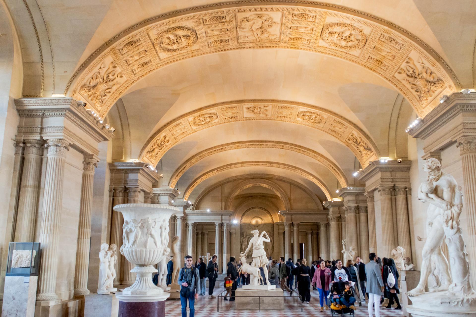 Great Louvre Museum: First Entrance and Access to Mona Lisa Painting