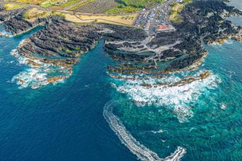 Algar do Carvão : The Lava Route
