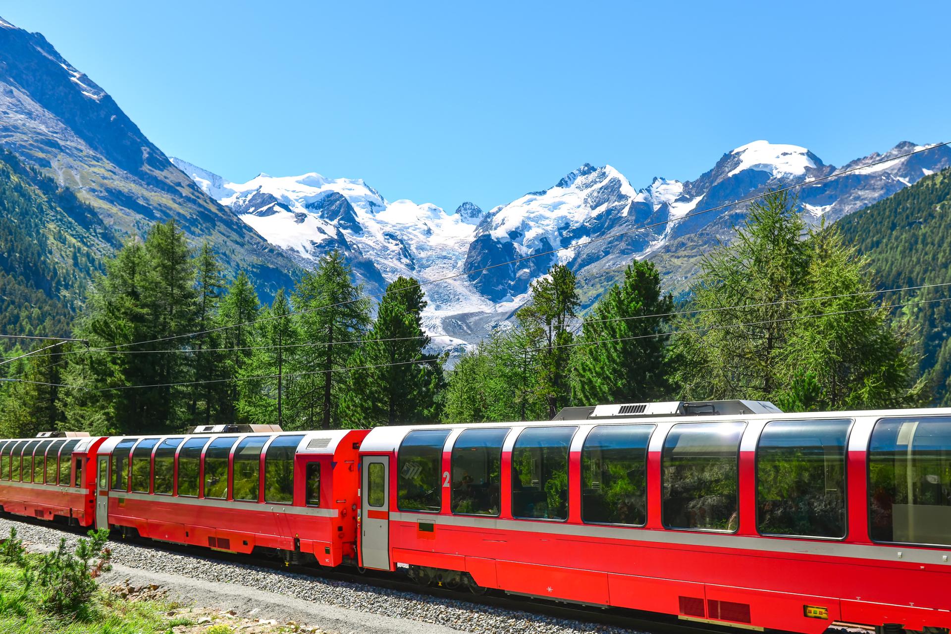 6-Day Escorted Tour of Northern Italy Lakes Region from Milan to the Alps: Tirano, Como and Verona 