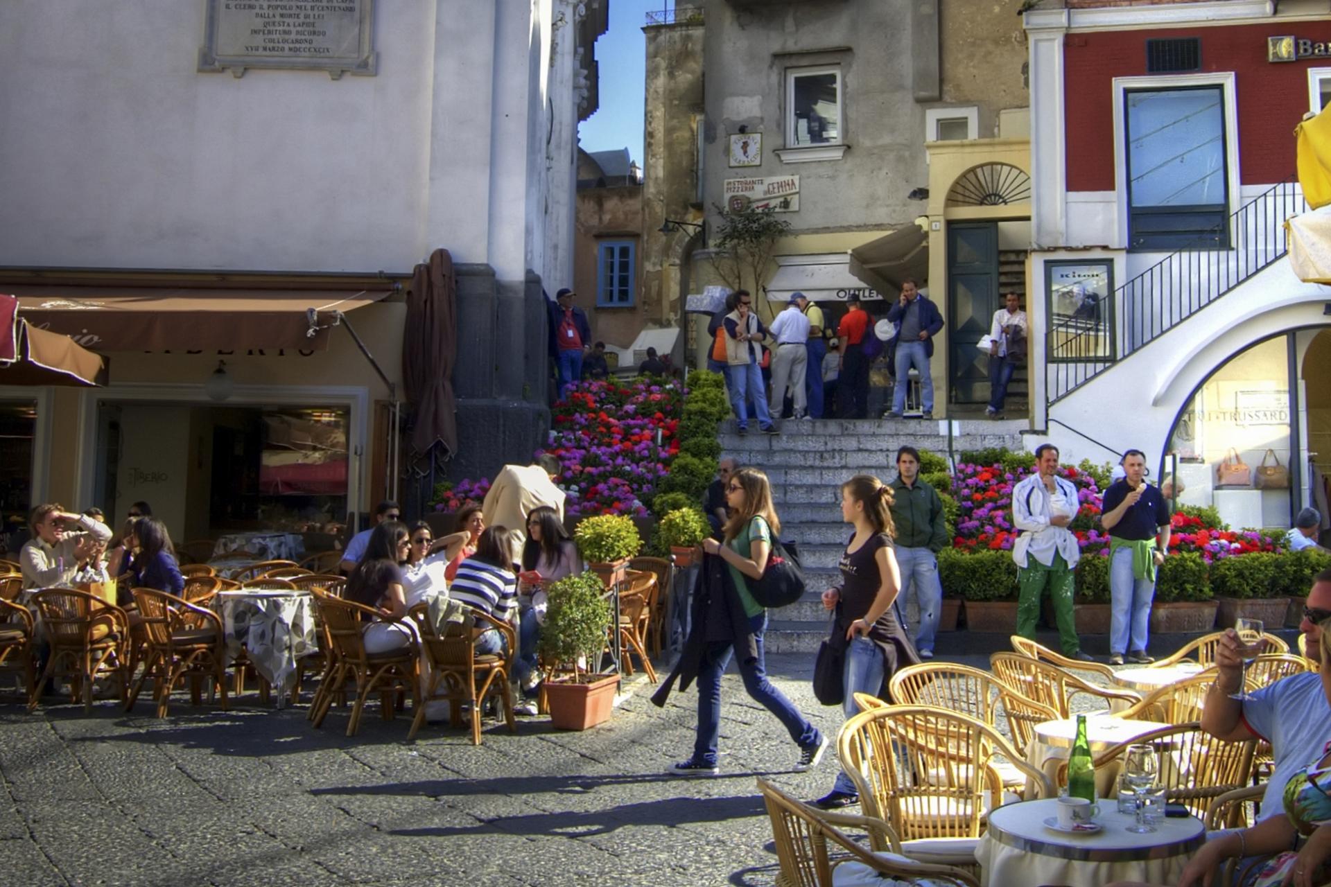 1-Day Classic Journey from Rome by Deluxe Coach to Explore the Treasure of the Mediterranean | Ferry Tickets Included