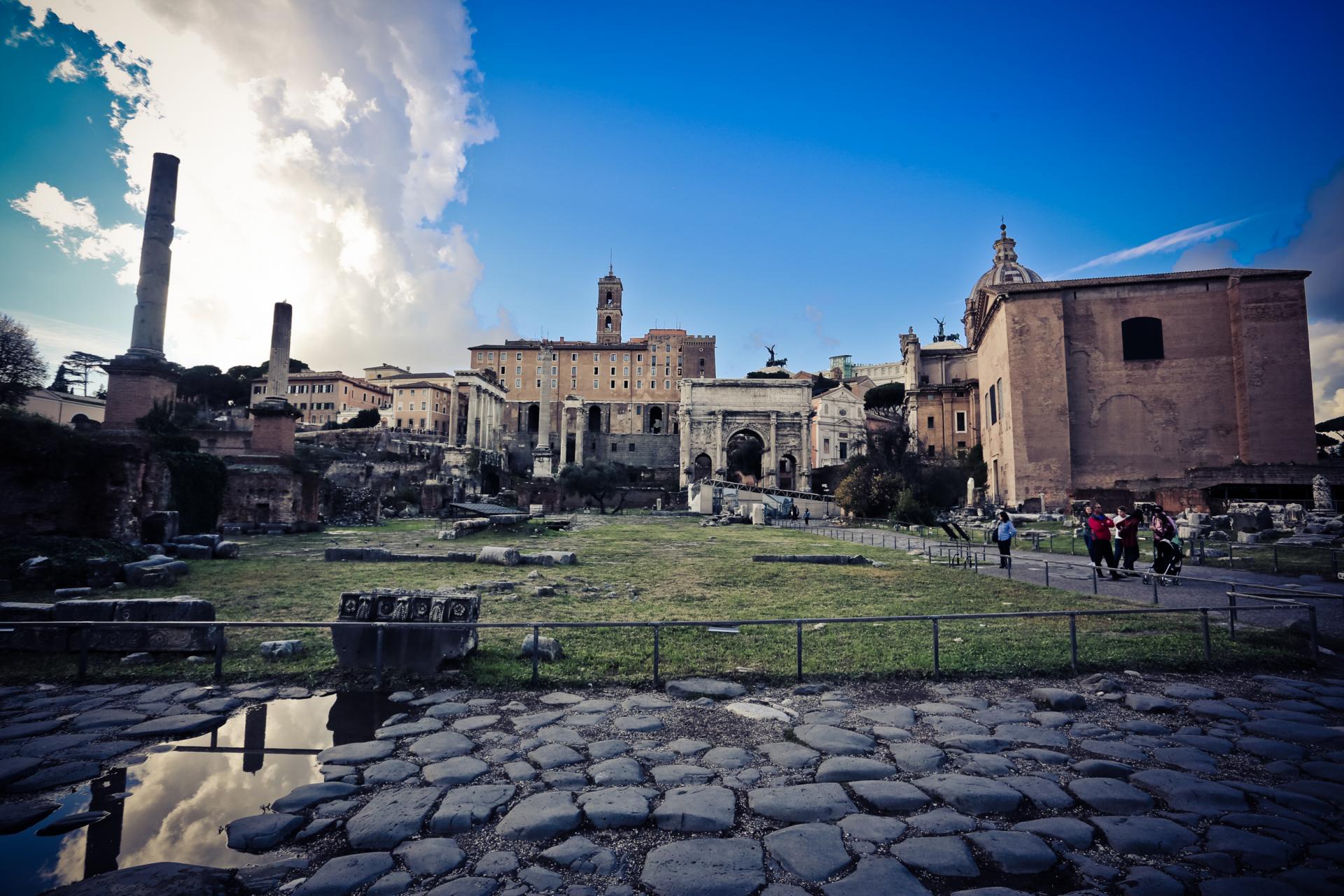 1-Day Heart of Ancient Rome Tour with Hotel Pick-up: Colosseum, Roman Forum & Palatine Hill
