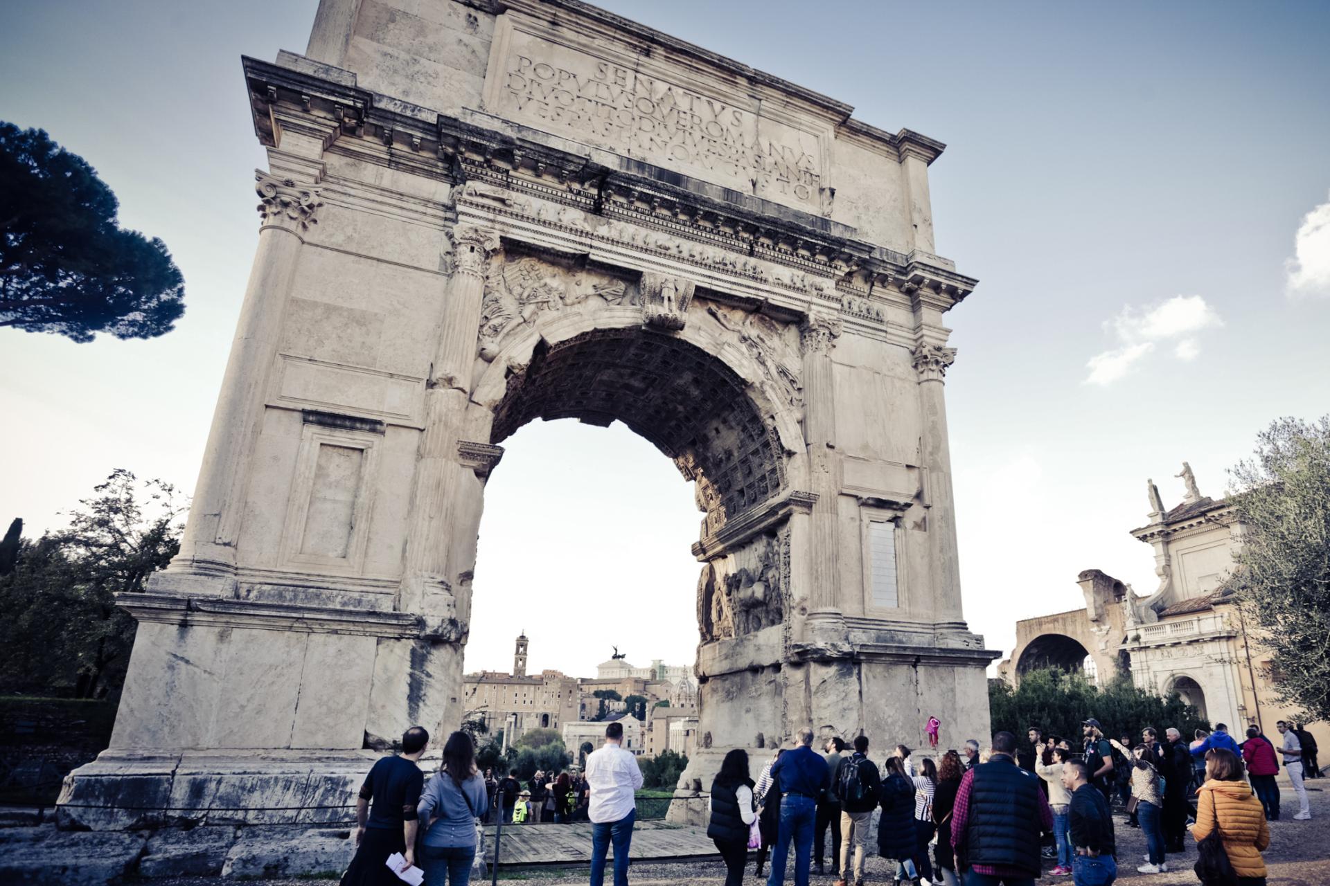 1-Day Heart of Ancient Rome Tour with Meeting Point: Colosseum, Roman Forum & Palatine Hill