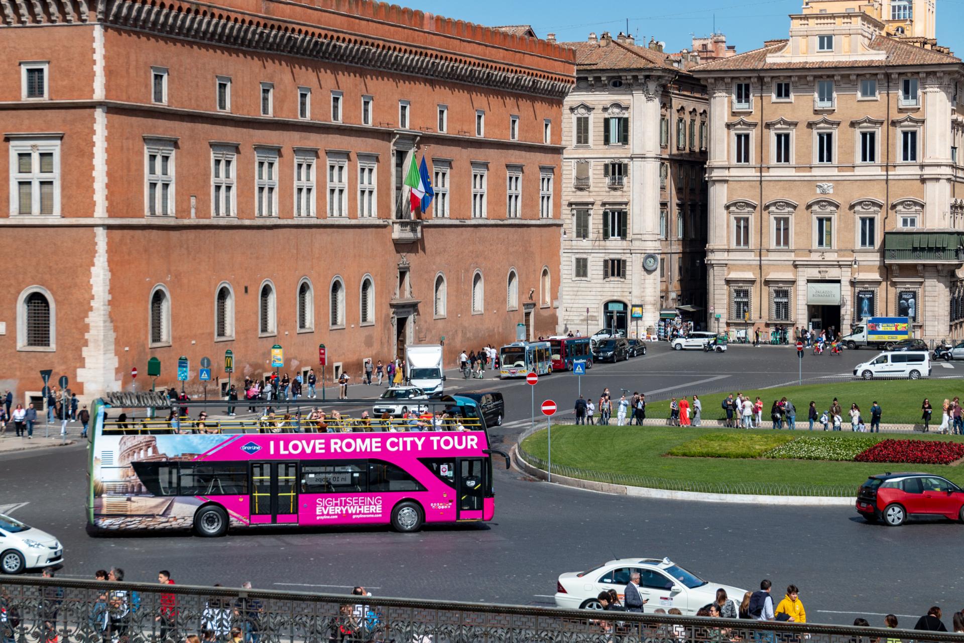 1-Day Panoramic Hop-on Hop-off Bus Tour to Experience Rome at Your Leisure