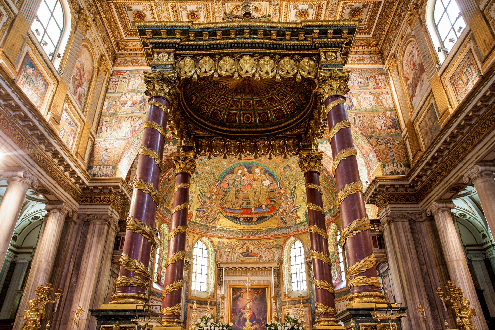 Hop On Hop Off Bus & Saint Mary Major Entrance | Skip-the-line Entrance to Saint Mary Major