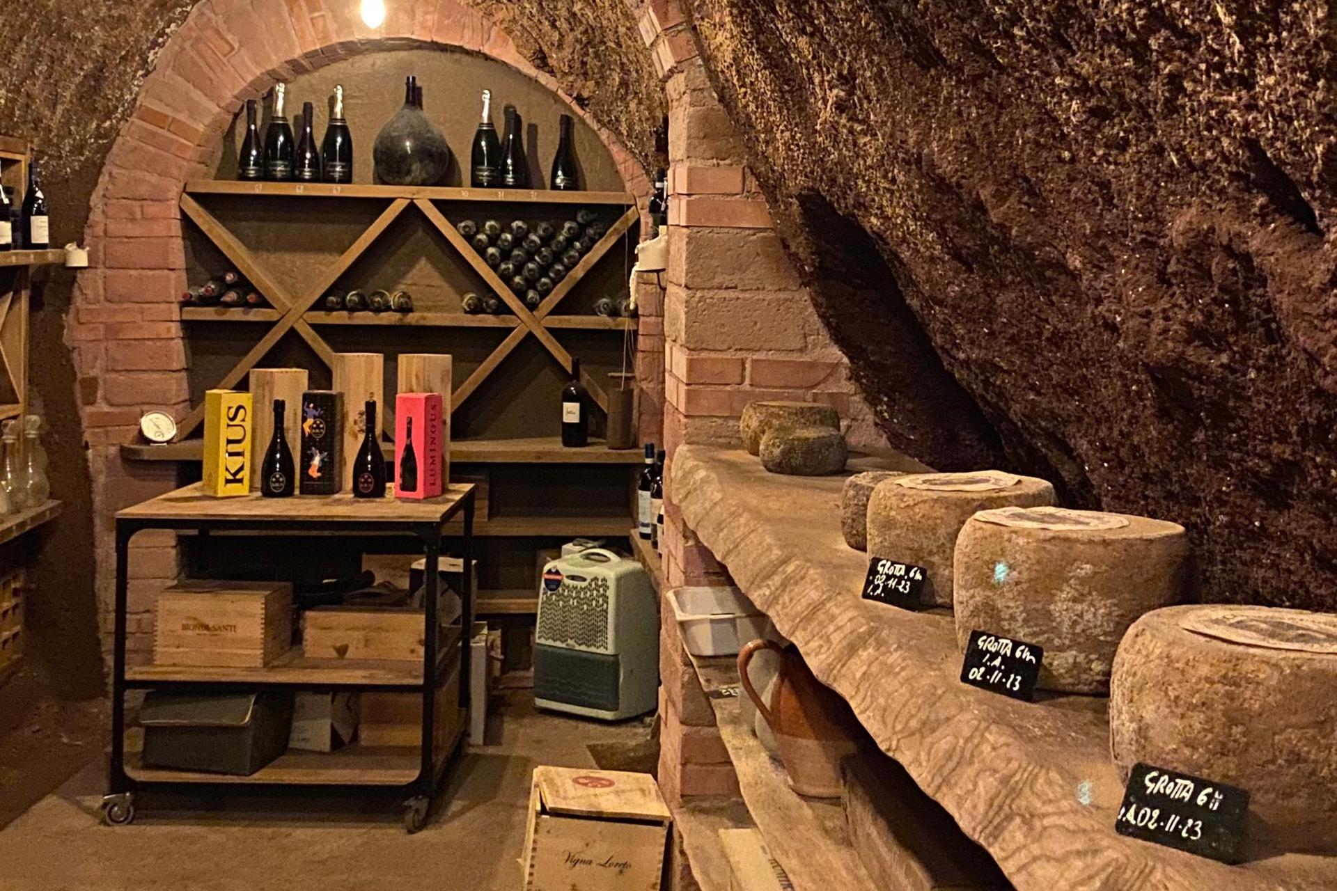 Historic Pigneto Candlelight Happy Hour | Selection of 3 Wines (Sparkling, Red and White) Paired with Local Specialties