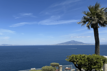 Comfortable Shuttle from Rome to Sorrento with Tour Leader