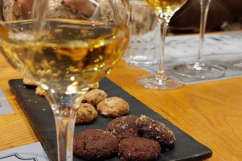 Wine & Olive Oil Tasting with Food Pairing in Rome City Center