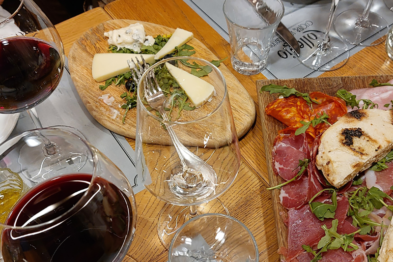 Wine & Olive Oil Tasting with Food Pairing in Rome City Center