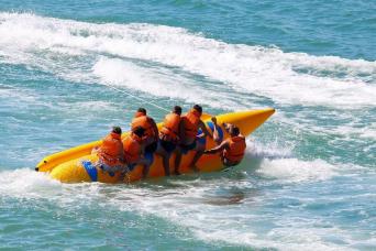 Promenade en bateau banane à Dubaï